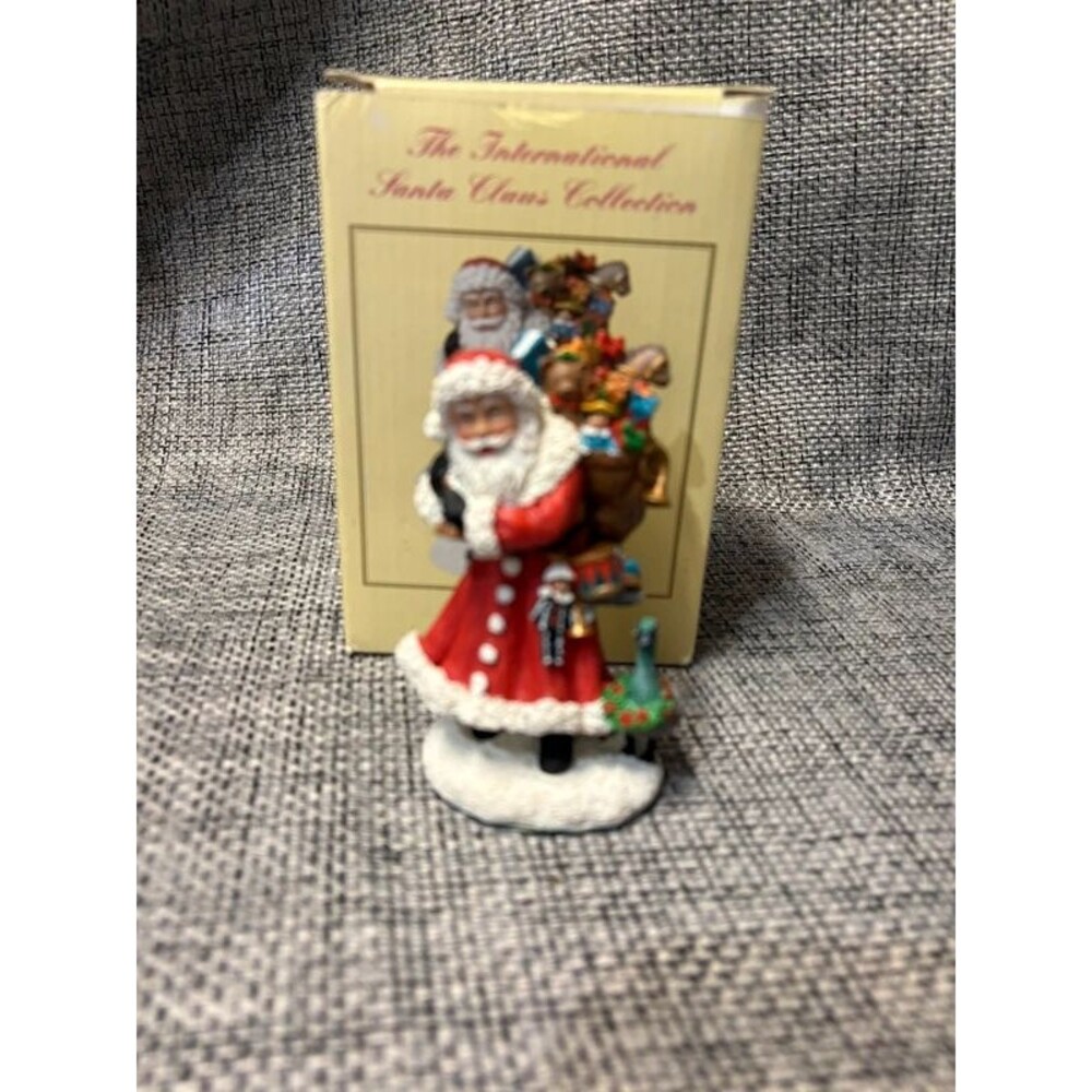French Canada "Père Noël" figurine (model SC67)